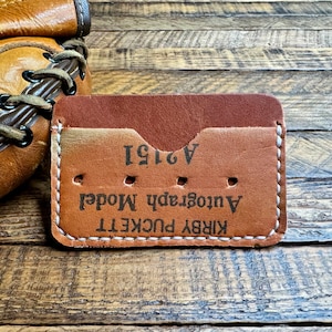 Cartera minimalista de cuero con forma de guante de Kirby Puckett - Regalos para él - Estuche para tarjetas - Minnesota Twins - Portatarjetas - Cuero Horween