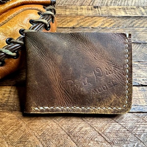 Billetera plegable de cuero con forma de guante de béisbol de Bill Dickey - New York Yankees - Billetera vintage con forma de guante hecha a mano