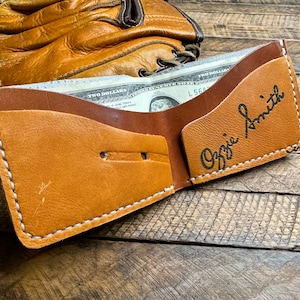 Cartera plegable de cuero con forma de guante de béisbol de Ozzie Smith - Cartera minimalista recuperada con forma de guante de béisbol - St. Louis Cardinals - Regalos para él