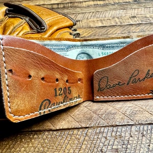 Billetera plegable de cuero con forma de guante de béisbol de Dave Parker - Billetera minimalista recuperada con forma de guante de béisbol - Piratas de Pittsburgh - Rojos - Regalos para él