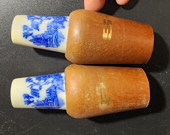 Salière et poivrière en saule bleu et porcelaine fabriquées au Japon