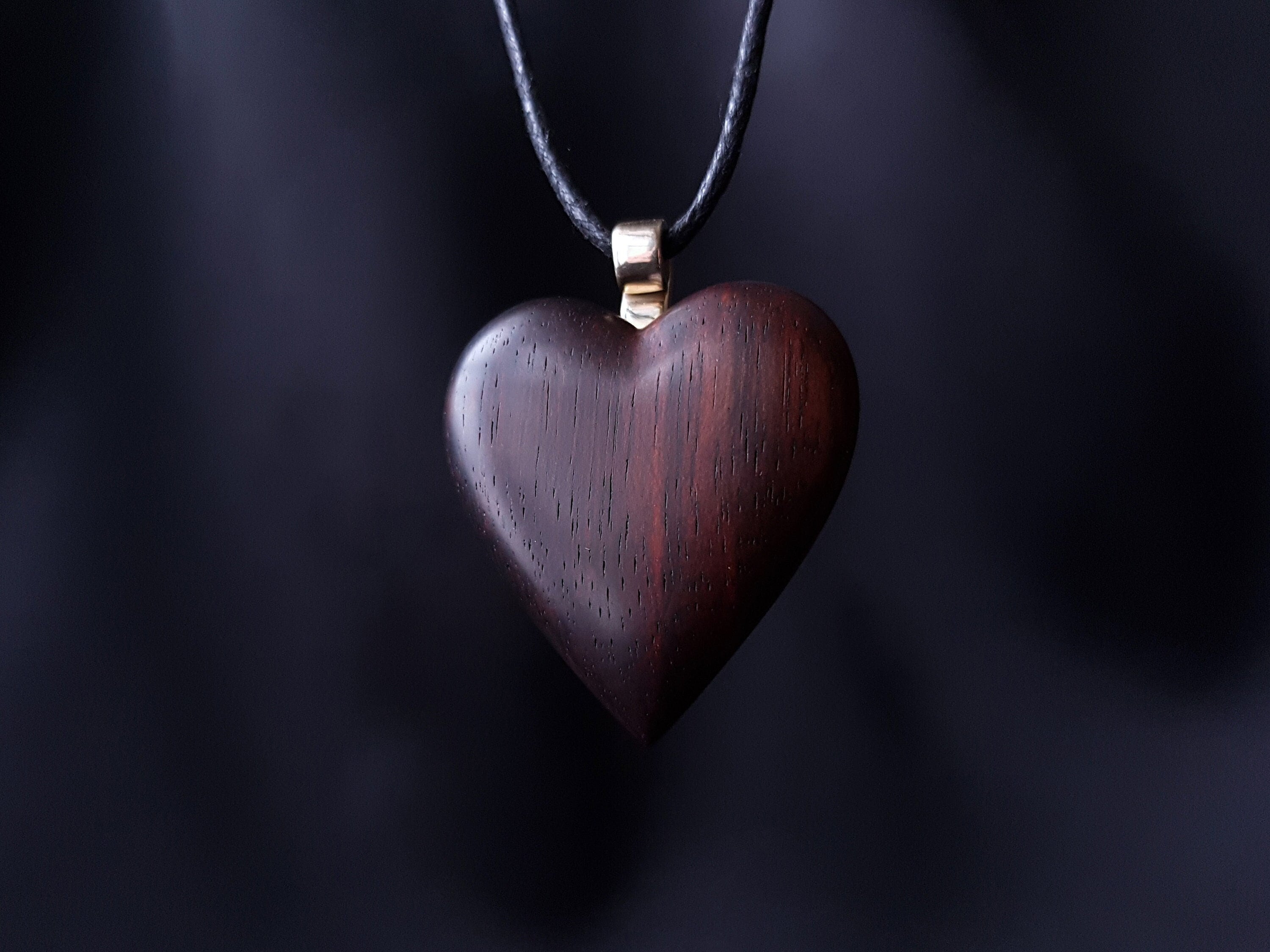 ネックレス・ペンダント LOVE ME MONSTER Big Black Heart Wood Necklace L212MNK100 Ebony Heart Pendant - Etsy