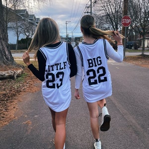 Oversized basketball cheap jersey outfit