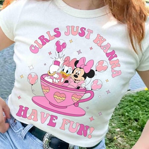 Camiseta com balão da Disney Minnie Daisy Mickey para o Dia dos Namorados, As meninas só querem se divertir, Camiseta Disney Besties, Viagem à Disneylândia, Parque Magic Kingdom