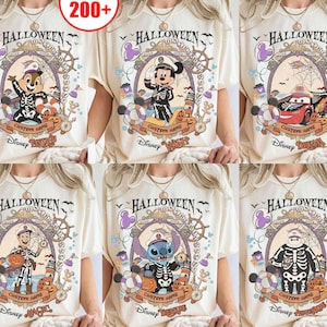Puede incluir: Una camiseta de color crema con un estampado gráfico de varios personajes de Disney con disfraces de esqueleto, incluidos Chip, Mickey Mouse, Rayo McQueen, Woody, Stitch y Baymax, enmarcados por elementos náuticos y el texto Halloween on the High Seas.