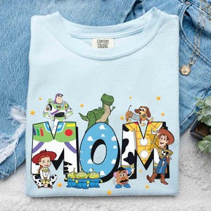 Camiseta personalizada com nome da Toy Story, camiseta personalizada da Disney Pixar Toy Story com Buzz, Woody e Jessie Rex, camiseta para pais e mães, camiseta infantil personalizada com nome. imagem 3