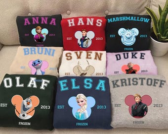 Camiseta con retrato de los personajes de Disney Frozen (desde 2013): Elsa, Anna, Olaf, Kristoff, Sven, Hans. Camiseta a juego para la familia en Disneyland Epcot.