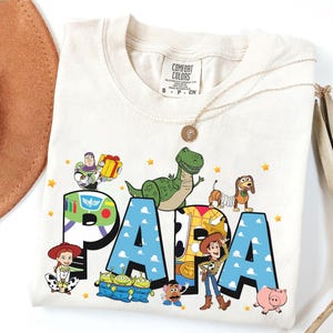 Camiseta personalizada com nome da Toy Story, camiseta personalizada da Disney Pixar Toy Story com Buzz, Woody e Jessie Rex, camiseta para pais e mães, camiseta infantil personalizada com nome. imagem 1