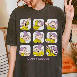 Camicia Disney Dopey Moods Box Up, Camicia Biancaneve e i Sette Nani, Camicia Abbinata alla Famiglia Disney, Walt Disney World, Abiti da Viaggio a Disneyland