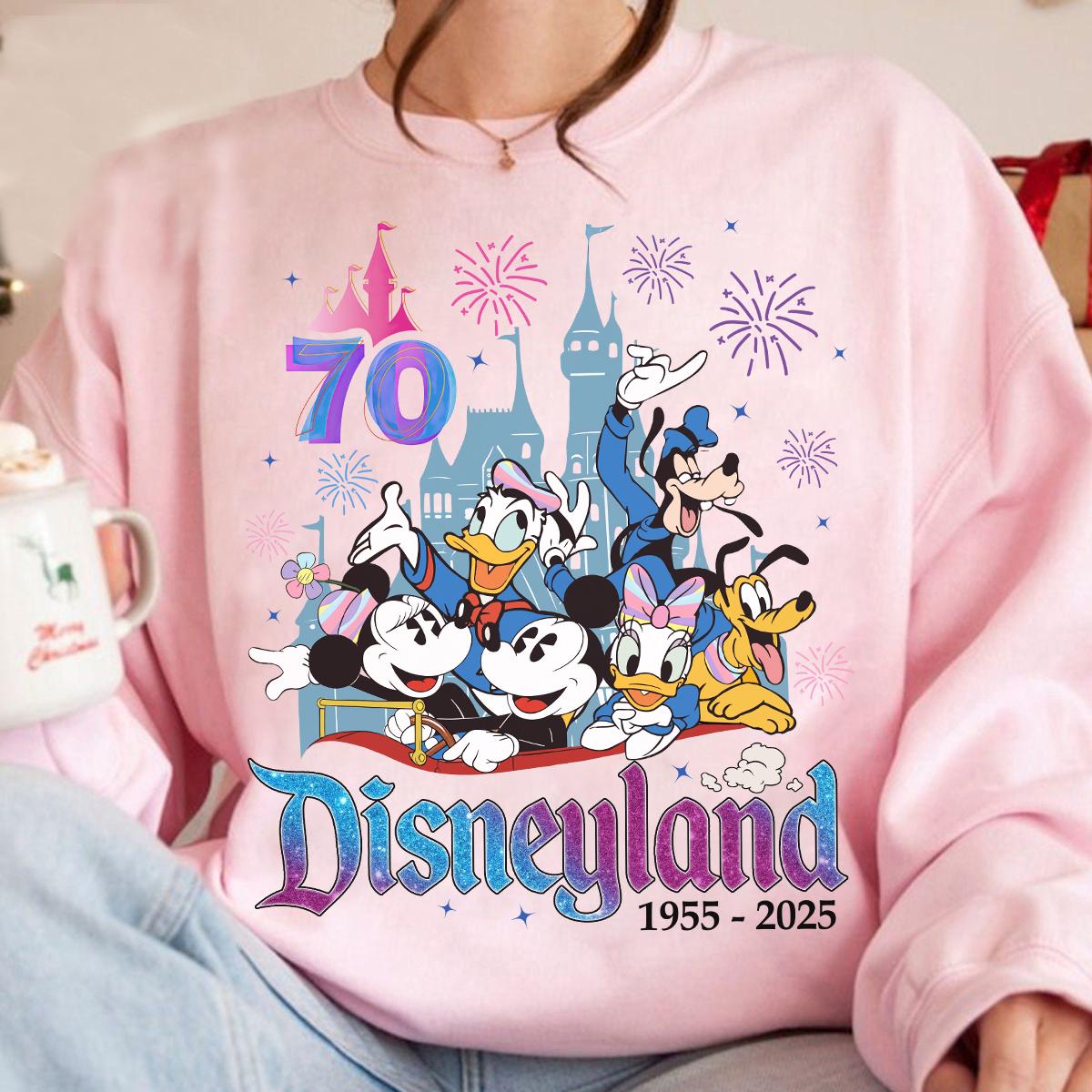 ディズニーランド70周年記念 1955-2025 シャツ、ミッキーと仲間たちの