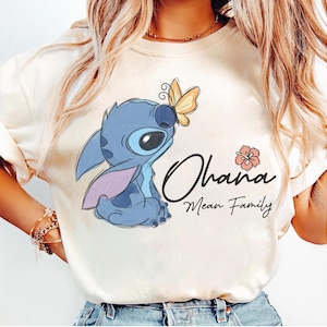 Maglietta Lilo & Stitch Ohana significa famiglia, design Stitch che balla alle Hawaii, regalo Disney Aloha per lei, perfetto per i viaggi Disney per bambine, Stitch Pudge