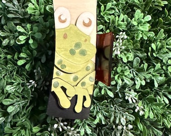 Frog  hair clip