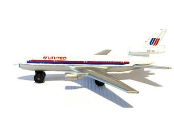 Jet Matchbox Airplane United DC 10 Diecast Metal Model 1973 SB 13 Lesney Products Made In England