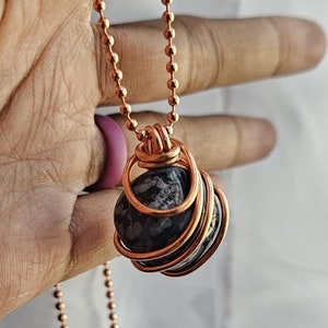 Collane con ciondolo in cristallo di ossidiana con fiocco di neve e catena a sfere da 2,4 mm, 24 pollici, gioielli avvolti in filo di rame spesso calibro 14