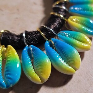 5pcs Grandi anelli per capelli Cowrie Shell stampati blu e gialli, anelli per capelli dread, anelli treccia, gioielli Loc, anelli Dreadlock, accessori per capelli Boho