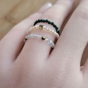 Wählen Sie Ihren Stein 2 mm Perlen Kristallringe, Edelstein Ring, Naturstein Heilung Ringe, elegante Boho erdigen Mädchen spirituellen Schmuck