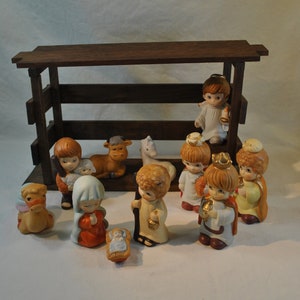 11 piece Nativity Christmas figurines and musical manger, Christmas decorations, holiday décor, vintage, ceramic
