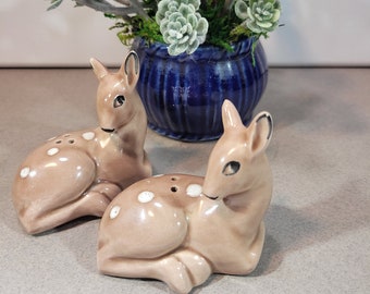 Charming ceramic deer salt and pepper shakers, collectible, vintage