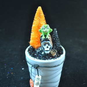 Scary skull with a frog, Halloween Miniature Vignette, vintage French Fève