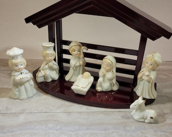 Lovely Dickson's 7 piece Nativity Christmas figurines and wood creche, Christmas decorations, holiday décor, vintage, ceramic