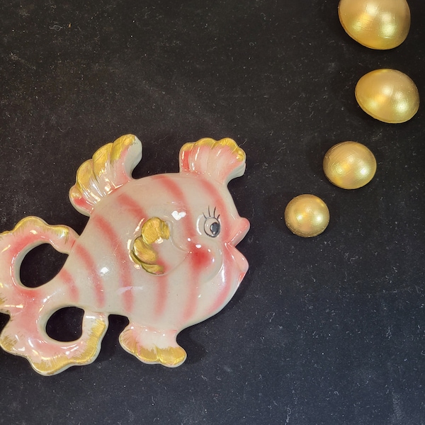 Pink striped Bradley fish wall pocket with gold bubbles, fish wall décor, ceramic, vintage, bathroom décor