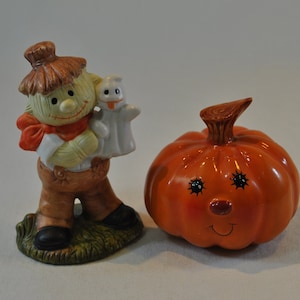 Brinn&#39;s Scarecrow Figurine with an Enesco Jack O&#39;Lantern, Halloween fall décor, Autumn decorations, pumpkin, ghost