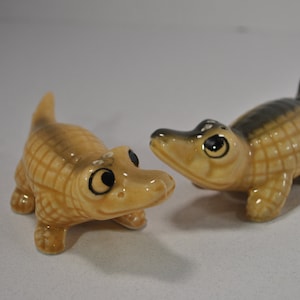 Friendly beige and green alligator salt and pepper shakers, collectible, vintage, whimsical, made in Japan