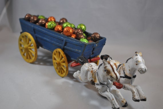 Ancien Chariot à Pas En Fonte – Hauteur 7,5 Cm – Cheval 7,5 Cm – Objet De Collection