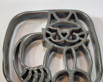Bay Pottery cat trivet, vintage, kitchen accessory, wall decor