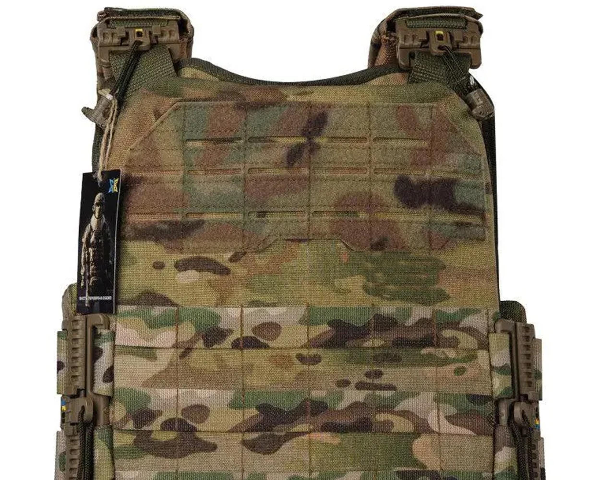 ウクライナ軍プレートキャリアベスト、マルチカム迷彩タクティカル