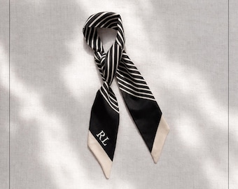 Sciarpa sottile a righe in seta, personalizzabile, per borsa. Disponibile in vari colori.