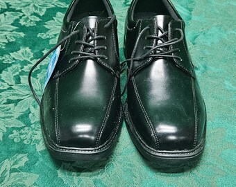 Brand new nun Bush men's dress shoes