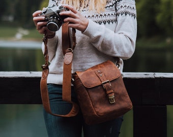 Personalized Italian Leather Messenger Bag Camera Bag for Mirrorless, Instant, DSLR Cameras, Travel Bag, Unisex - Handcrafted