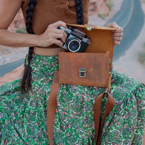Personalized Top Grain Italian Leather Messenger Bag Camera Bag for Mirrorless, Instant, DSLR Cameras, Travel Bag, Unisex