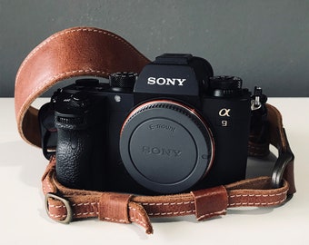 Personalized Leather Camera Strap Gift Custom Strap for Photographers DSLR Camera Holder - Gift for him Gift for Her Brown / Black