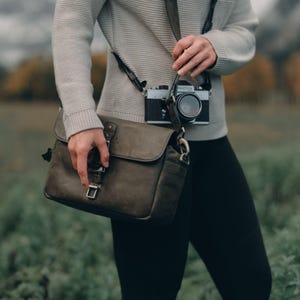 Personalized Italian Leather Messenger Bag Camera Bag for Mirrorless, Instant, DSLR Cameras, Travel Bag, Unisex - Handcrafted