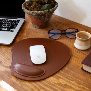 Personalized Hand Crafted Oval Leather Computer Mouse Pad with Wrist Rest, Office Ergonomic Mouse Pad, Customized Birthday Gift