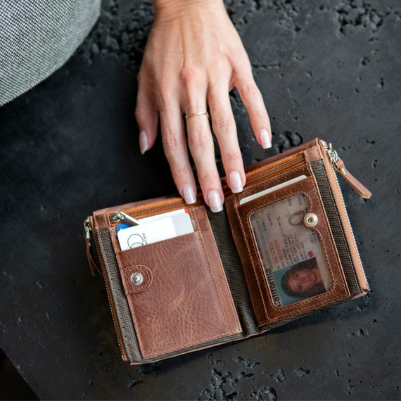 The Watch Guys Of Wallets Designed Super-Practical 'The Ridge' Wallets