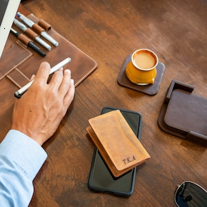 Gepersonaliseerde dubbelgevouwen lederen portemonnee, handgemaakte uniseks slanke kaart- en geldportemonnee om je essentiële dagelijkse items op één plek te bewaren