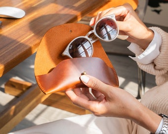 Glasses Case Top Grain Leather, Hand Crafted Eyeglasses Case, Personalized Glasses Cover with Magnetic Clasp, Magnetic Button Eyeglasses Bag