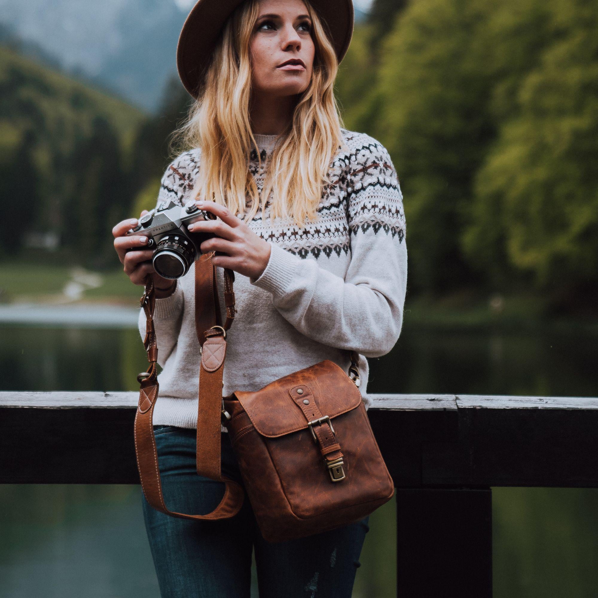 Personalized Italian Leather Messenger Bag Camera Bag for Mirrorless, Instant, DSLR Cameras, Travel Bag, Unisex - Handcrafted