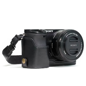 Demi-étui en cuir pour appareil photo et dragonne compatible avec Sony Alpha A6300 et Sony Alpha A6000 - Noir / Marron foncé / Marron clair, Fabriqué à la main