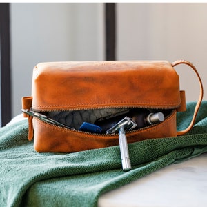 Trousse à dos personnalisée en cuir pleine fleur pour homme, articles de toilette de voyage en cuir fabriqués à la main, trousse de maquillage durable pour femme, trousse de rasage