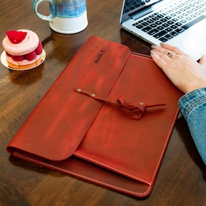 Personalized Top Grain Leather Bag for MacBook Pro and Air 16&quot;, 14&quot;, 13&quot;, 13.3&quot; 15&quot;, 12.9 iPad Case & Front Pocket Flap Closure Laptop Bag