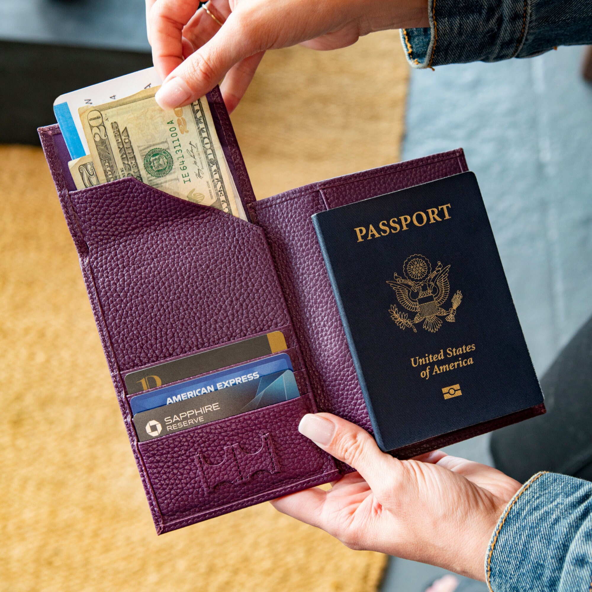 Étui à passeport en cuir personnalisé - Hotel Gift Selection