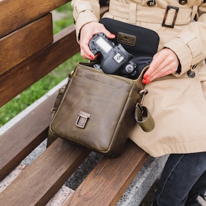 Personalized Italian Leather Messenger Bag Camera Bag for Mirrorless, Instant, DSLR Cameras, Travel Bag, Unisex - Handcrafted