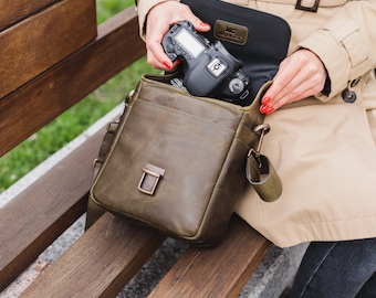 Personalized Italian Leather Messenger Bag Camera Bag for Mirrorless, Instant, DSLR Cameras, Travel Bag, Unisex - Handcrafted