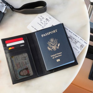 Cartera para pasaporte con bloqueo RFID personalizada y tarjetero con ranura para efectivo, funda para pasaporte de cuero sintético ligero, billetera de viaje personalizada
