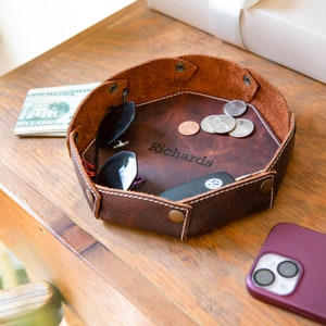 Personalized Top Grain Leather Catch All Tray, Round Valet Tray, Office Desk Organizer, Storage Tray, Decorative Vanity Tray