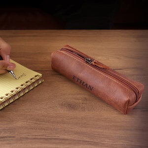 Personalized Hand Crafted Top Grain Leather Zip Pen Case, Pencil Bag, High-Quality Cosmetic Case, Custom Makeup Bag, Classic Look Pen Pouch afbeelding 1